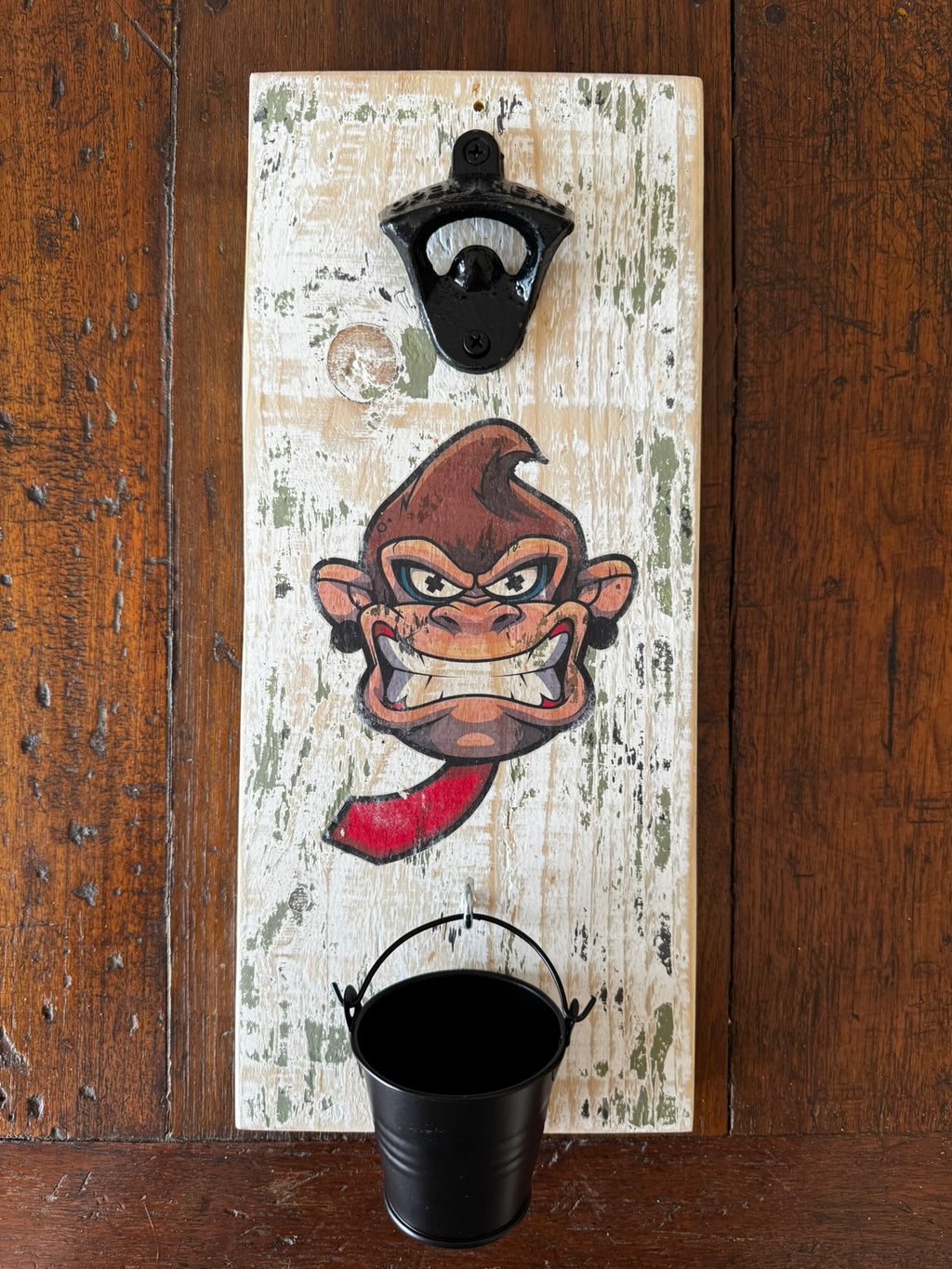 Décapsuleur mural artisanal en bois massif recyclé – Fabrication française