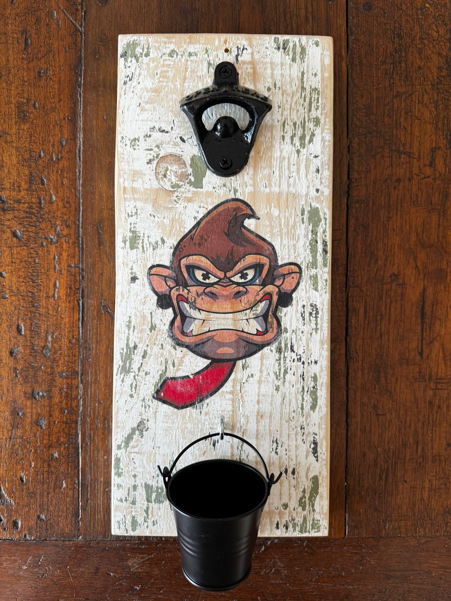 Décapsuleur mural artisanal en bois massif recyclé – Fabrication française