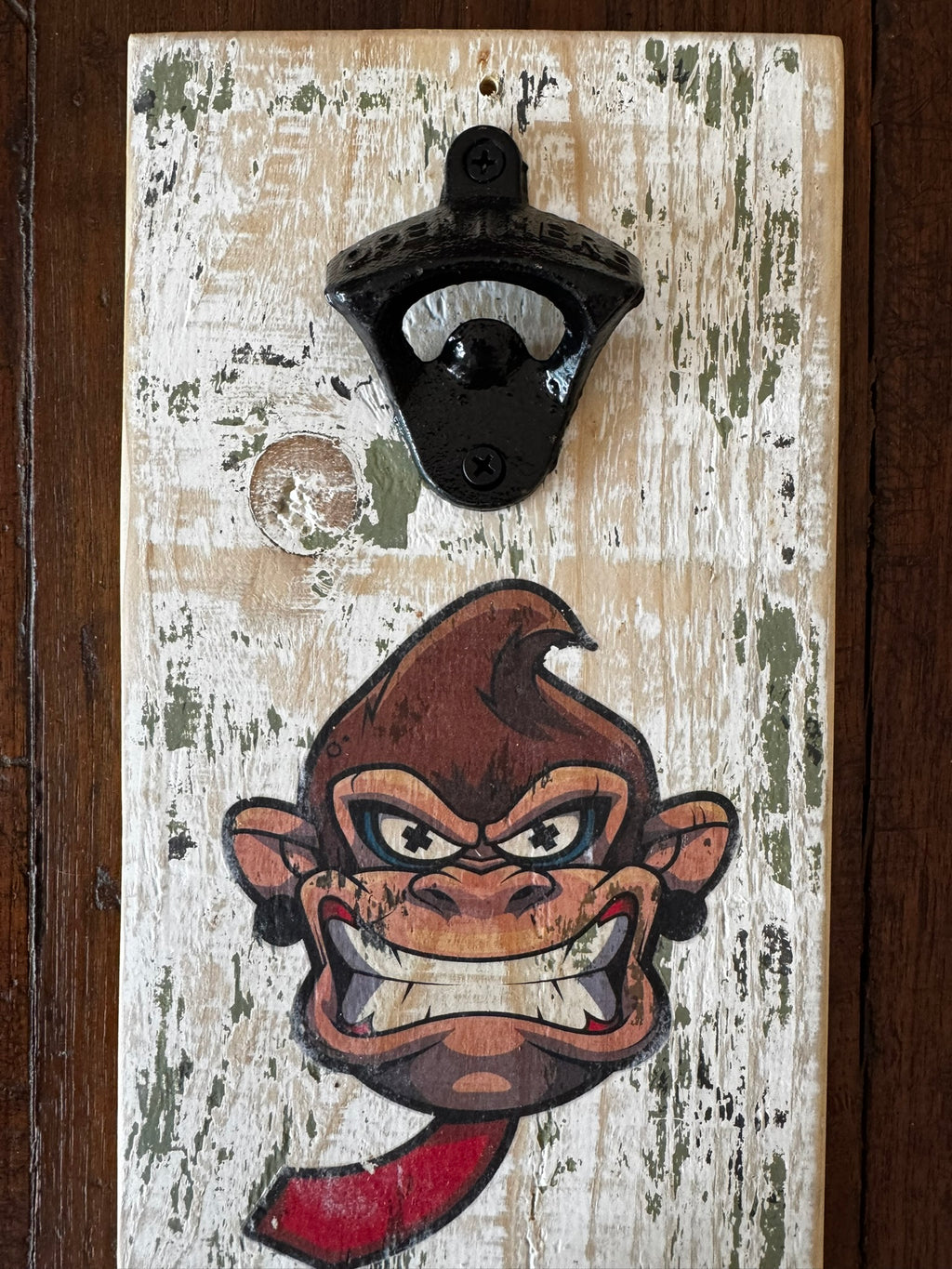 Décapsuleur mural artisanal en bois massif recyclé – Fabrication française
