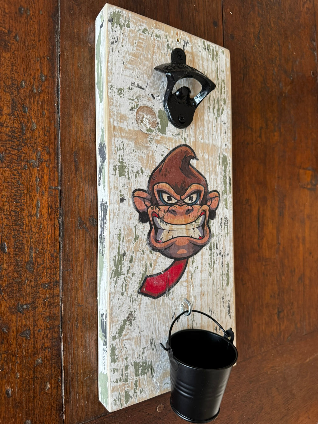 Décapsuleur mural artisanal en bois massif recyclé – Fabrication française